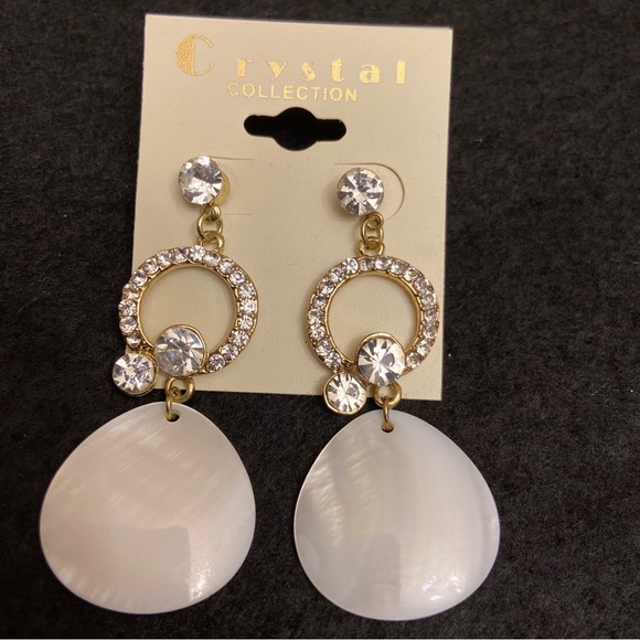 Crystal Collection White Shell Stone With Gold, Round Crystal Earrings. - Picture 1 of 2